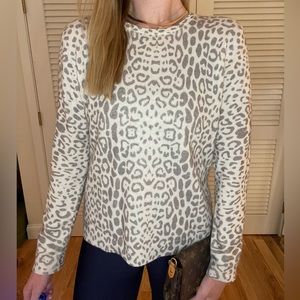 Brodie Cashmere crew neck in leopard print